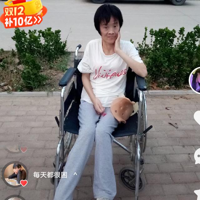 坚强曹英