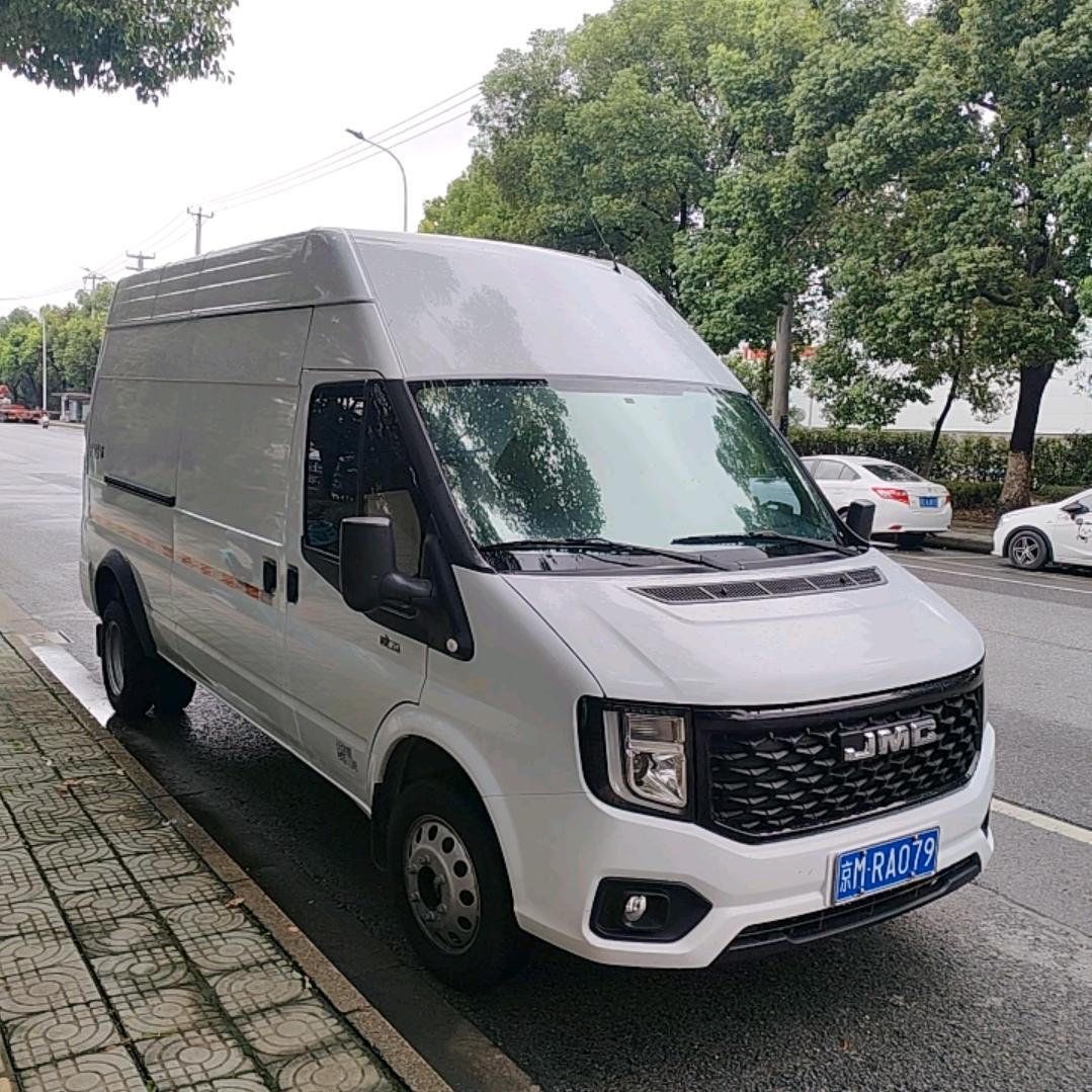 老王拉货跑全国