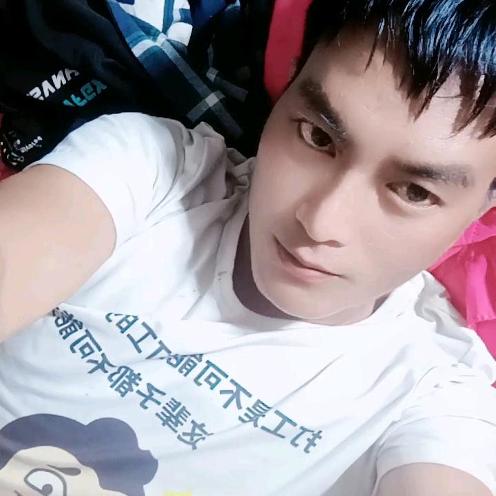 单身爸爸，带两个儿子，谁是在直播间聊