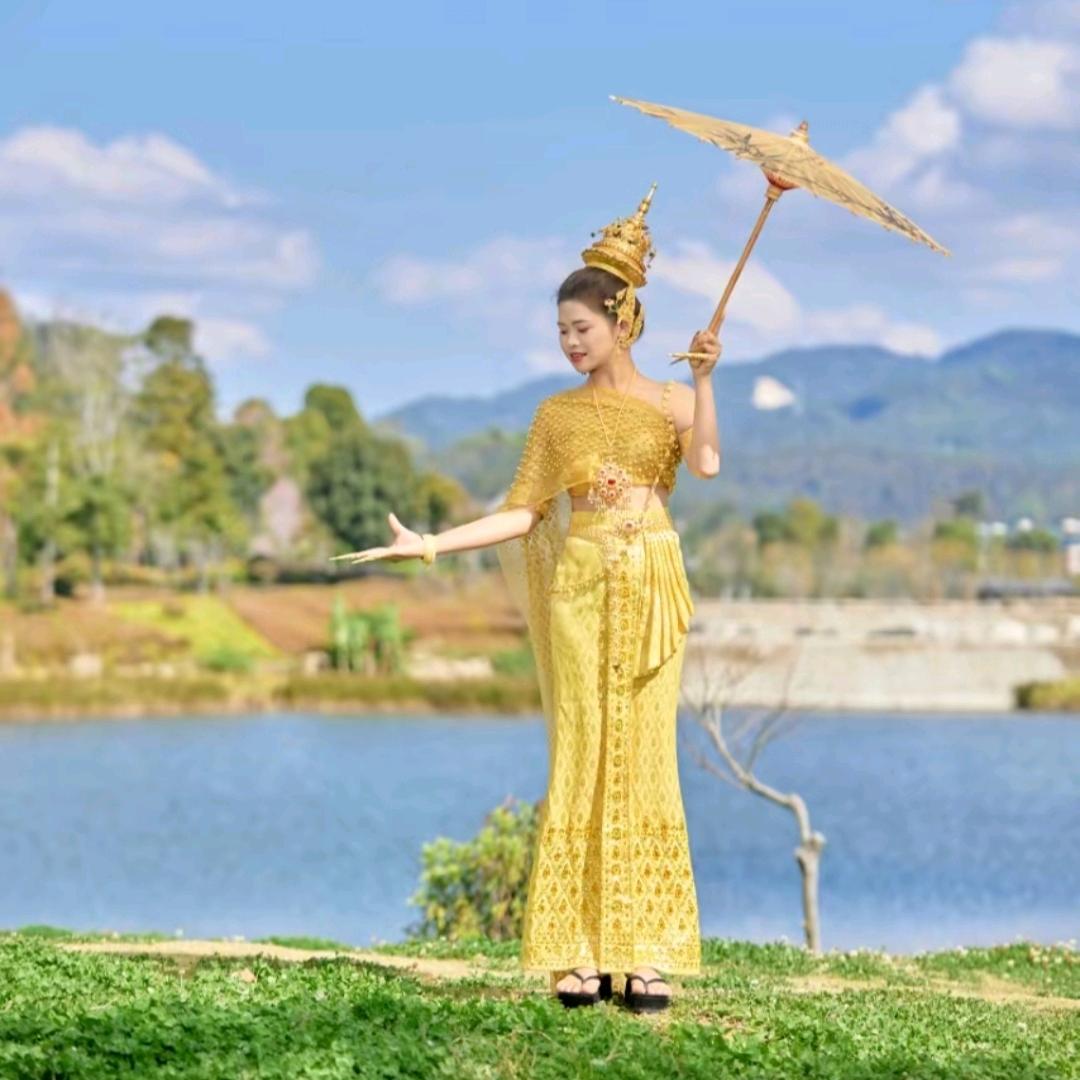 @缅味撒撇မူၺ်ၽွင်ၶမ်：