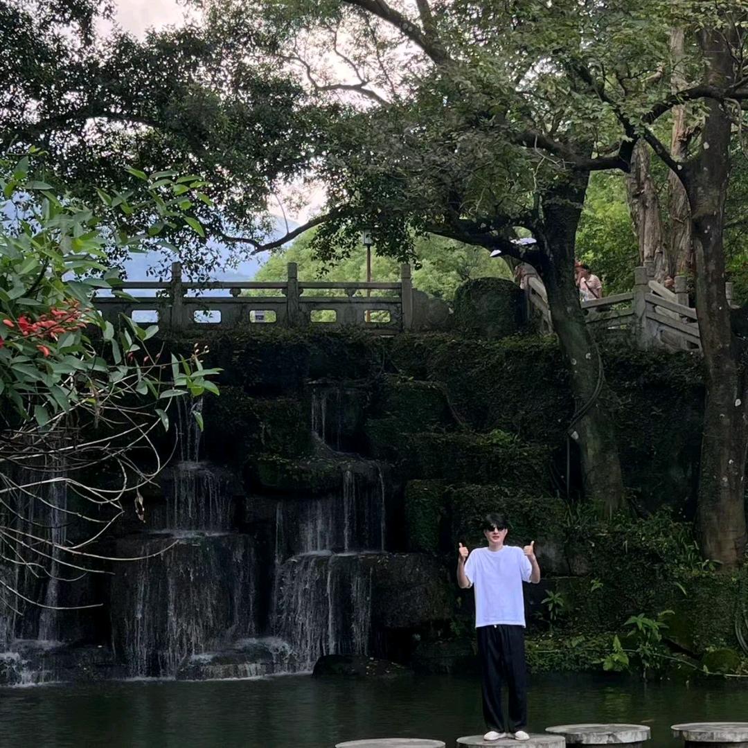 阿噢