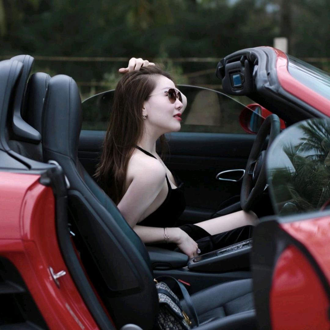 上海全球名车港-小花(收购寄售小汽车）