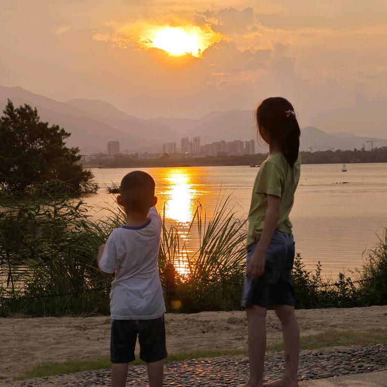 不知名何的铭荷