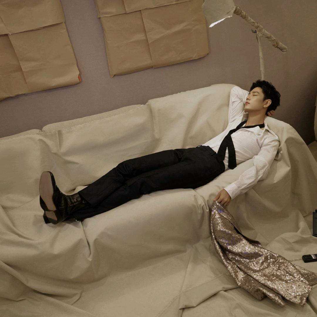 今日相逢无酒钱