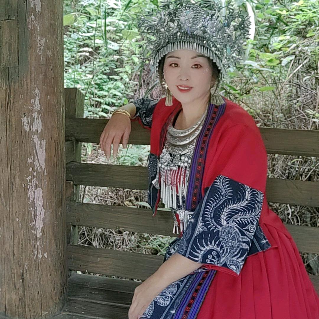 幺歌纯中耀植物白转黑防脱养发馆
