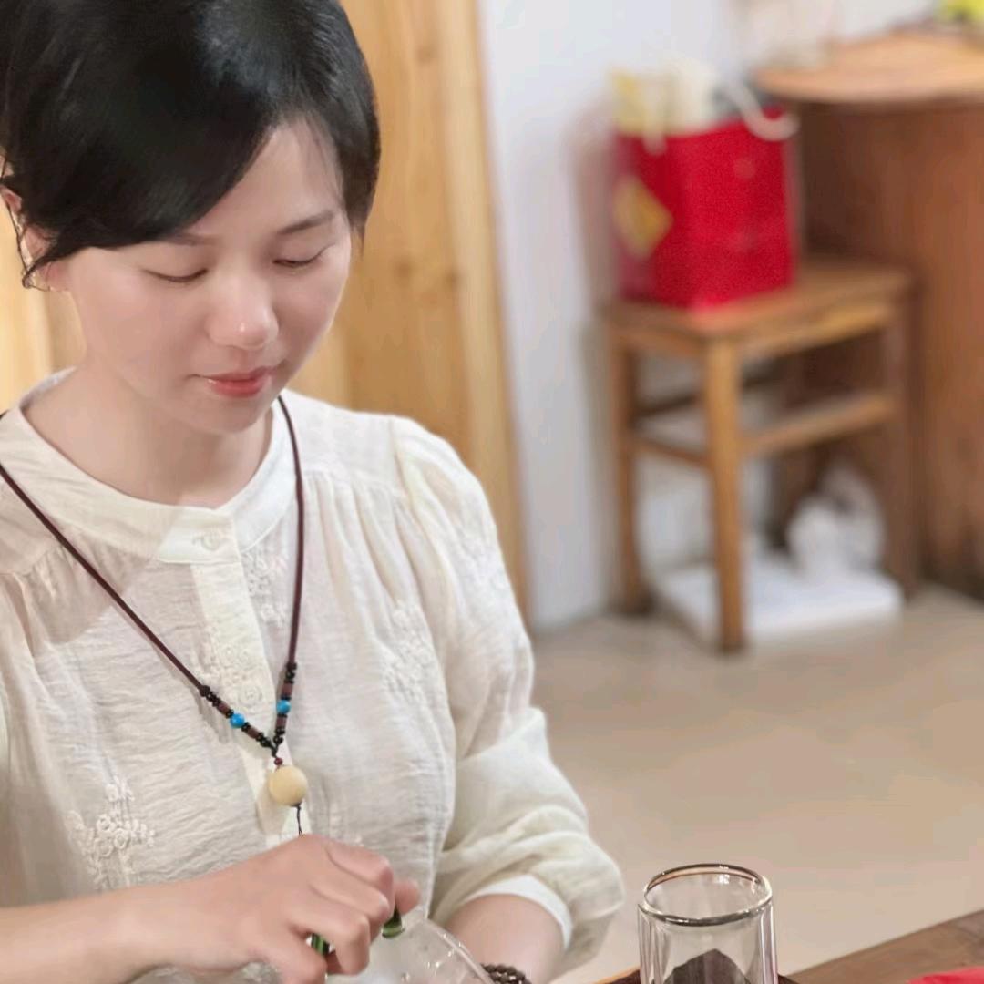 茶艺师朱朱