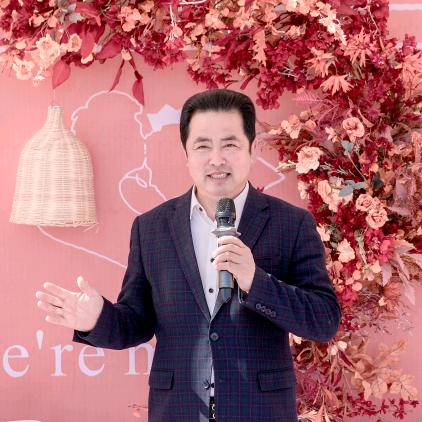 鲁山彩虹婚纱摄影
