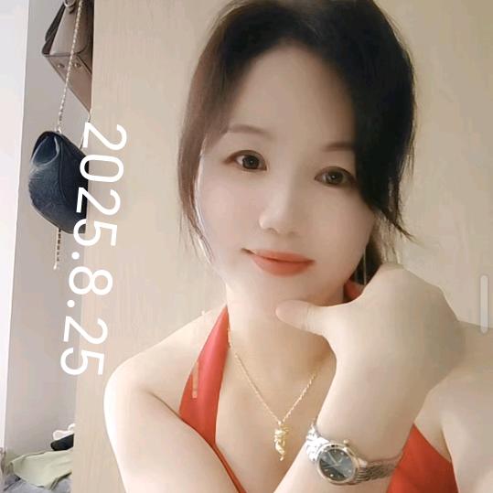 微微一笑，钰