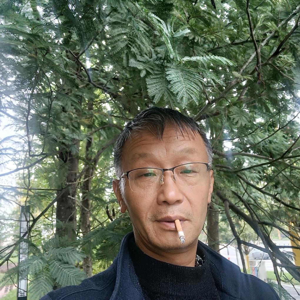 爱唱歌的老头