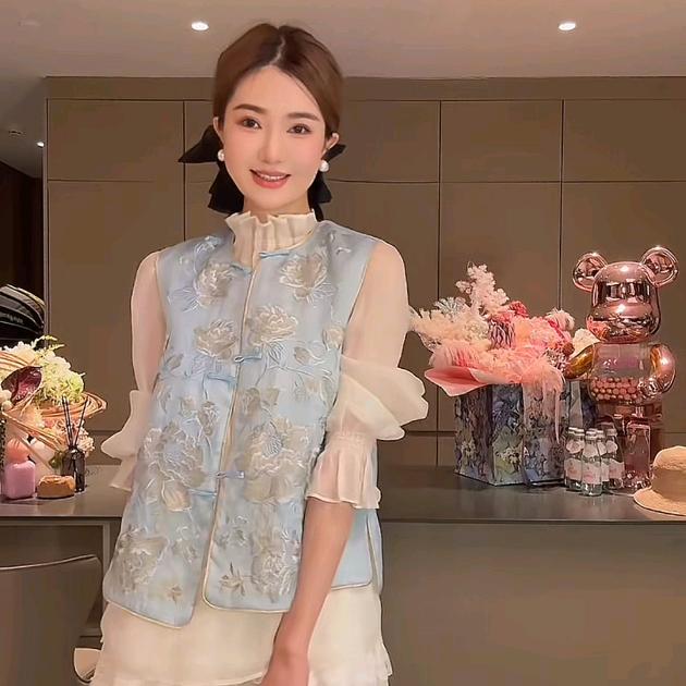 yiyi吖新中式穿搭