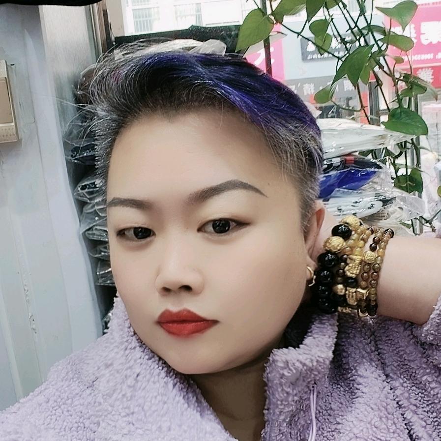 自信胖妞服装店