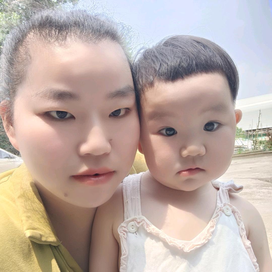 世人谓我恋长安，其实只恋长安某。