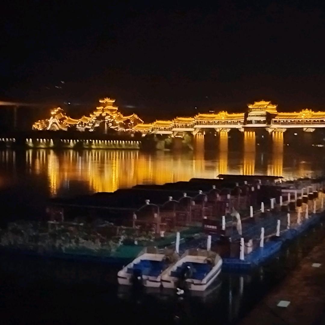 嘎嘎地