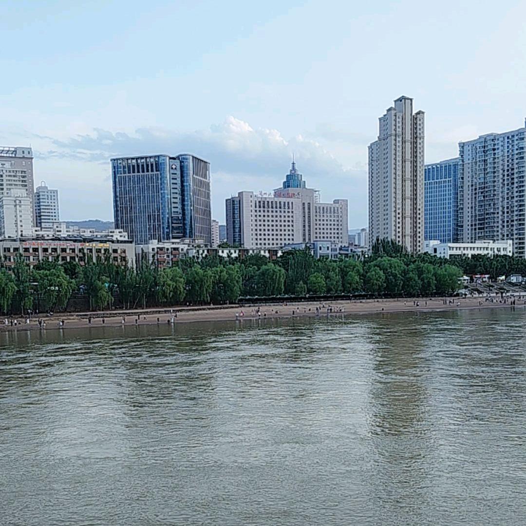 骑着毛驴上高速