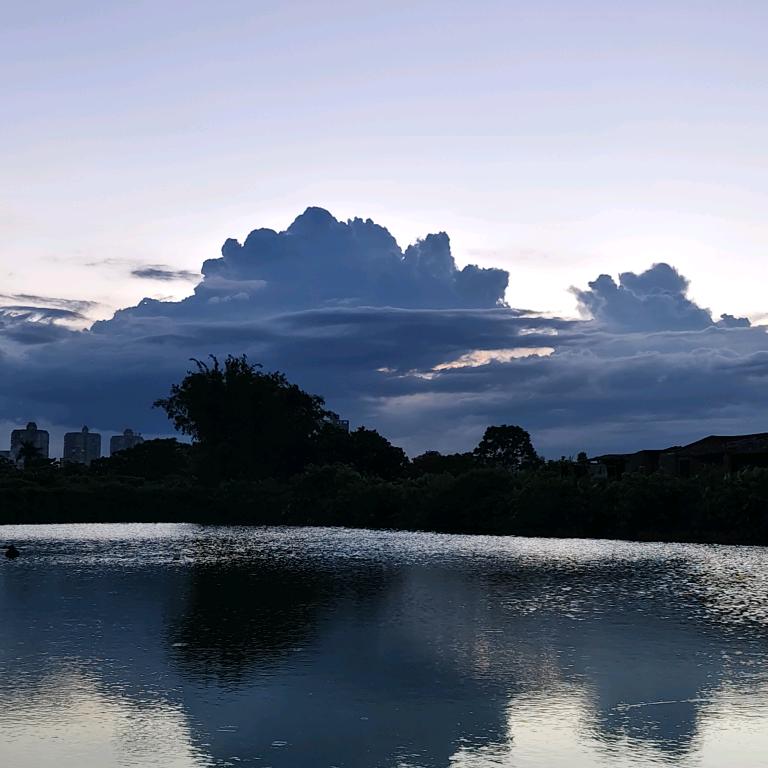 颜青山  户外飞甲