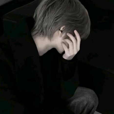 连告别都双手插兜的男人