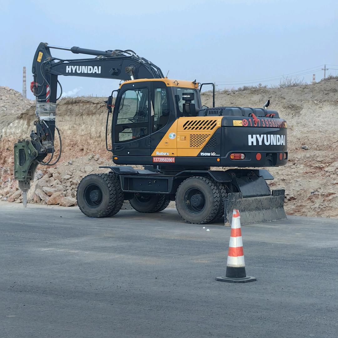 春哥，轮挖150破碎锤出租