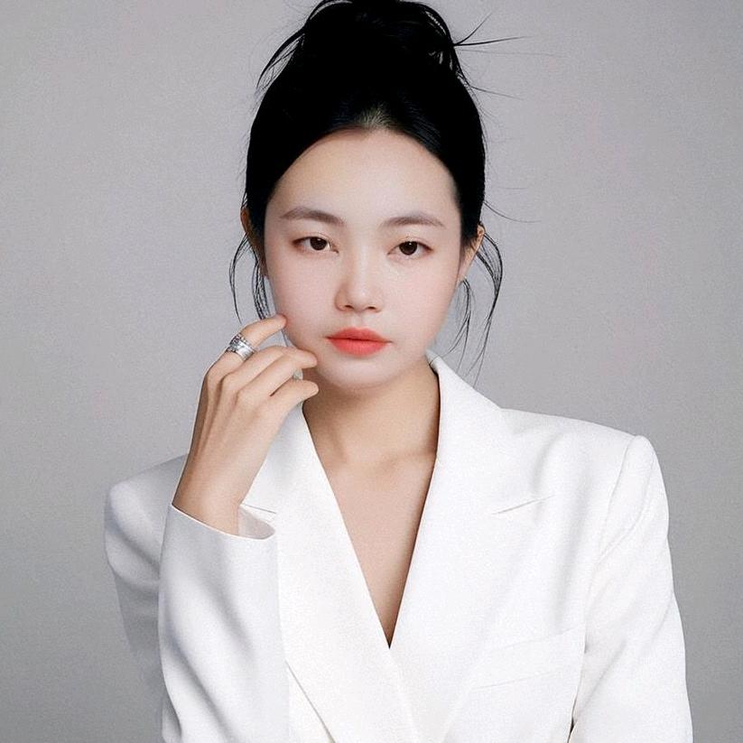 王  阿  春   苗族