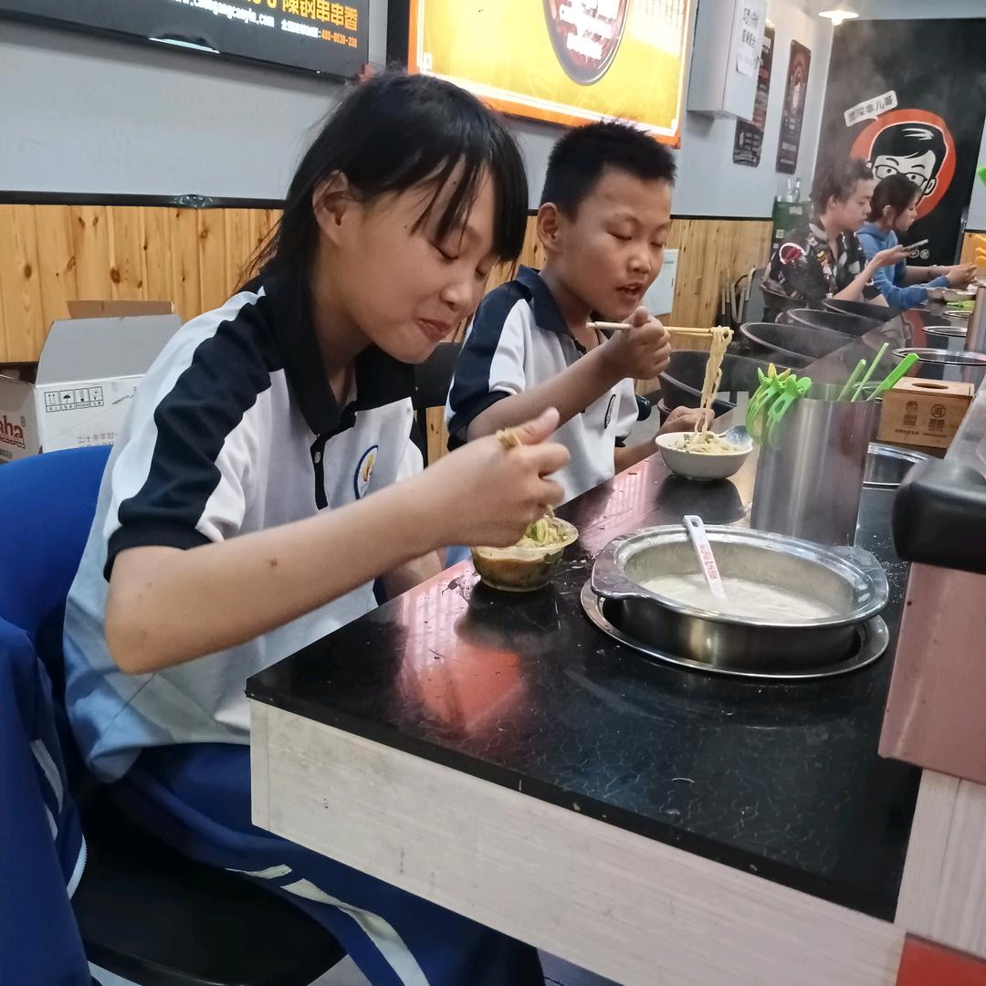 喜欢挣钱的小媳妇
