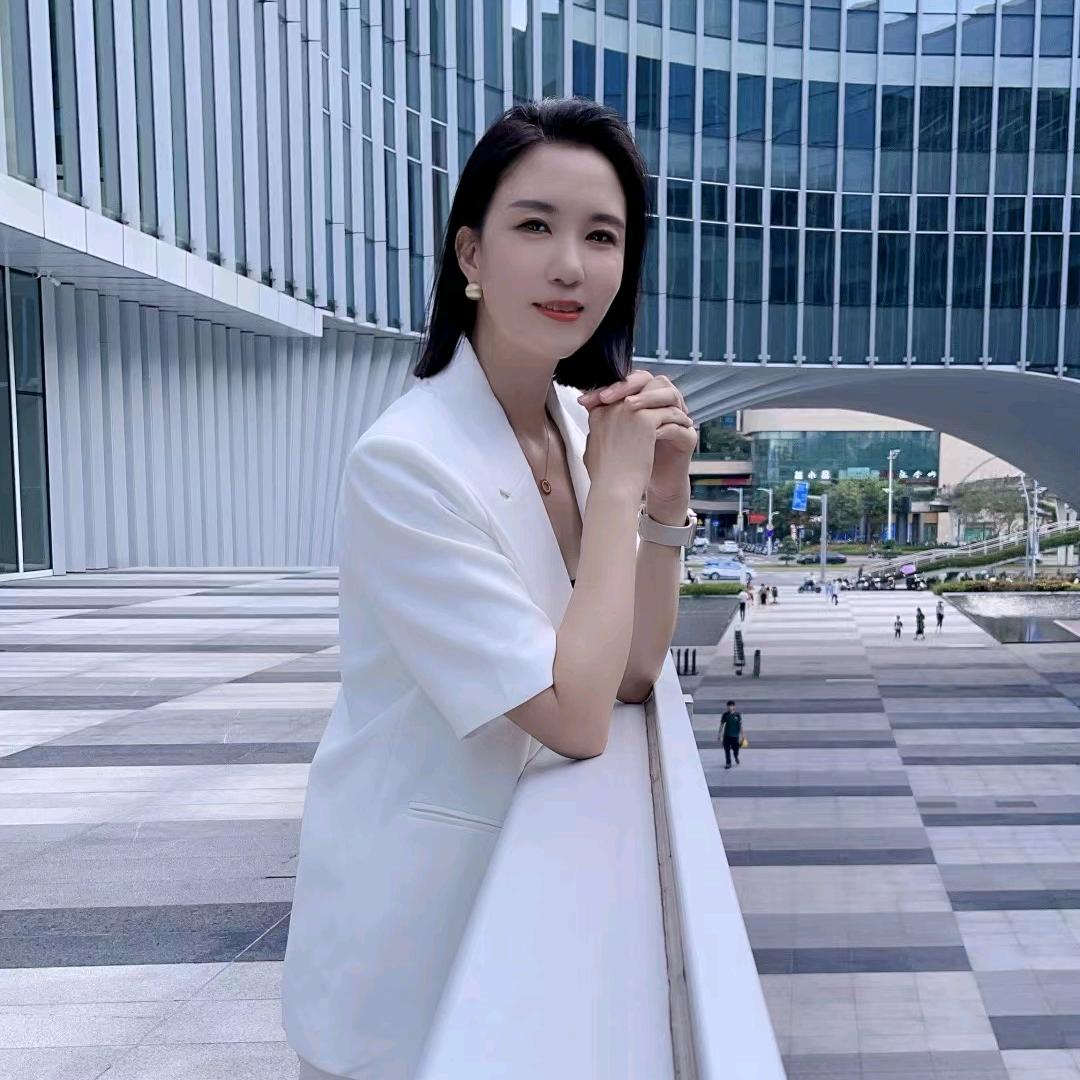 奔驰姐姐霞超哇塞