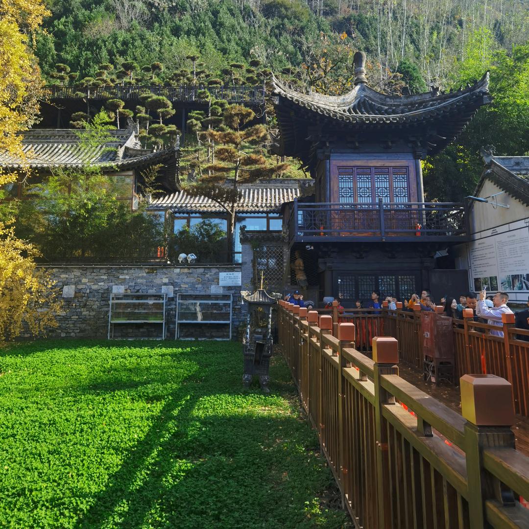 时  间  路  人