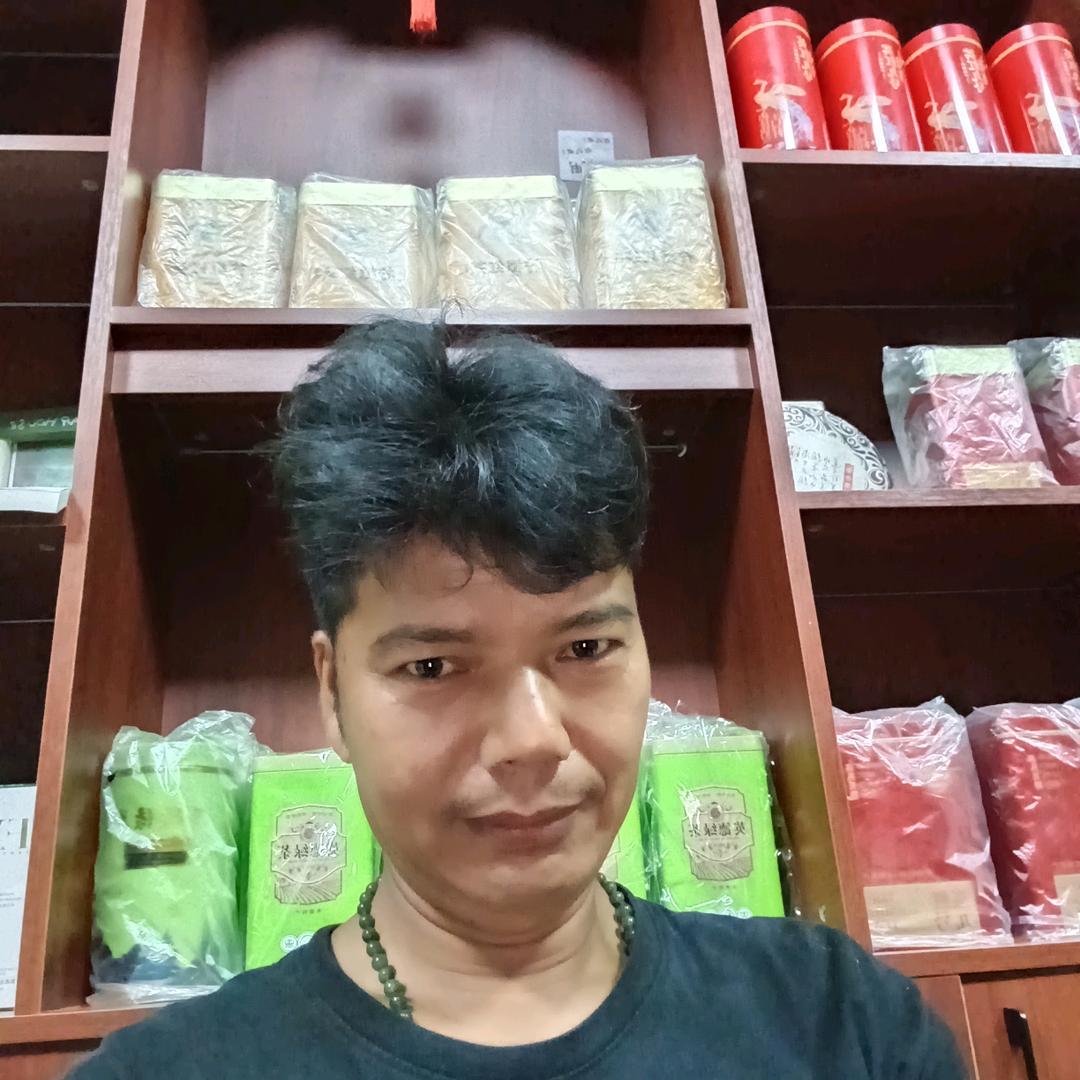 桑果园的老板，标哥。