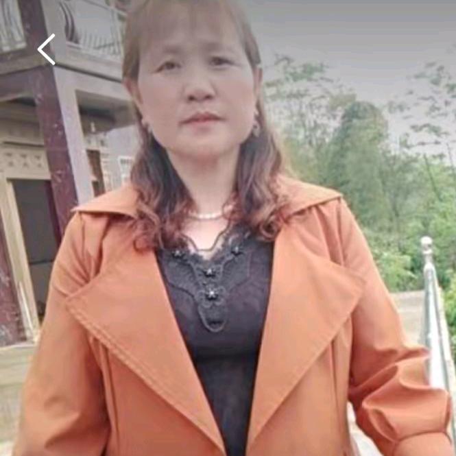 秀秀(每天晚上7:19开播)