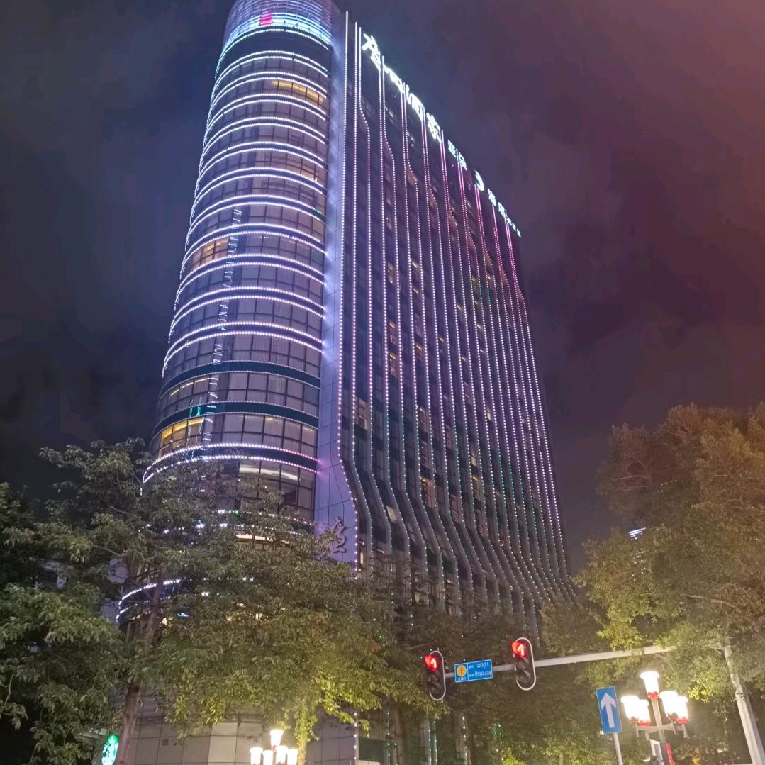 街头开心尝小吃