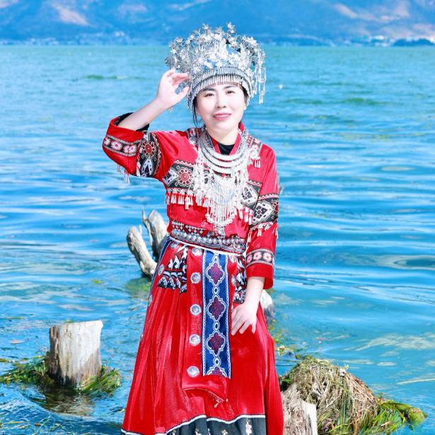 爱美的青儿