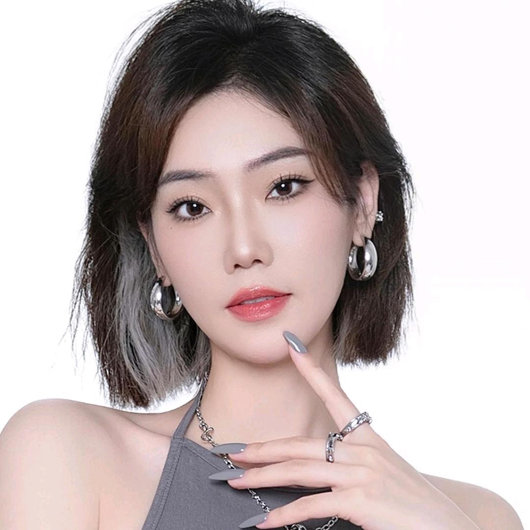 卖寿司的小姐姐。