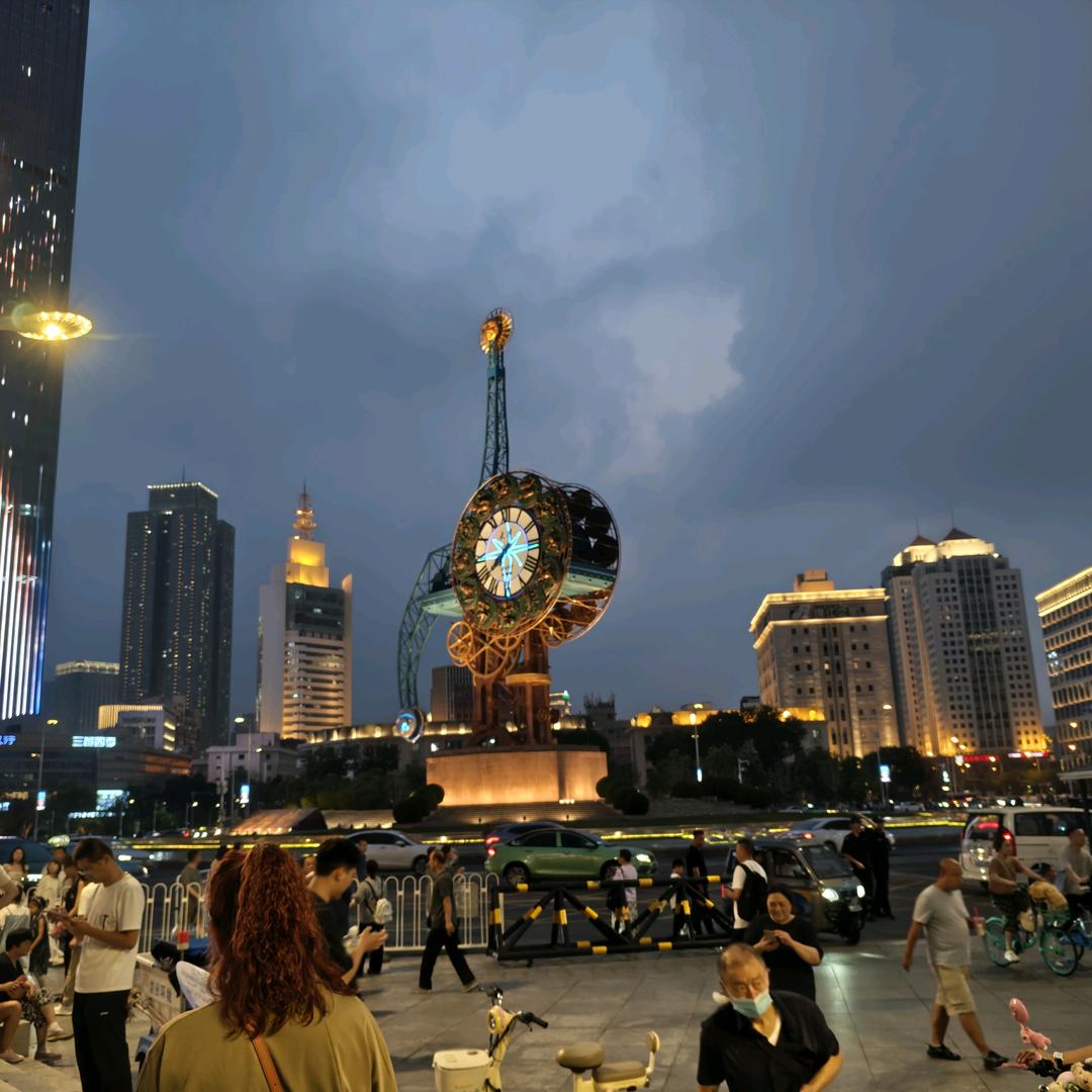 扶老奶奶闯红灯