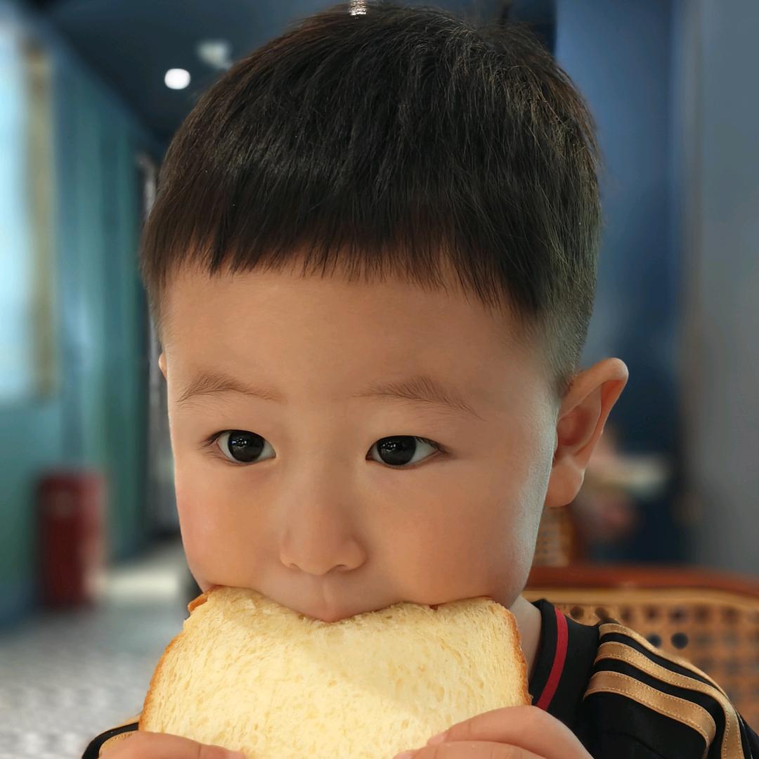 小辫子阿皮长了小胡子
