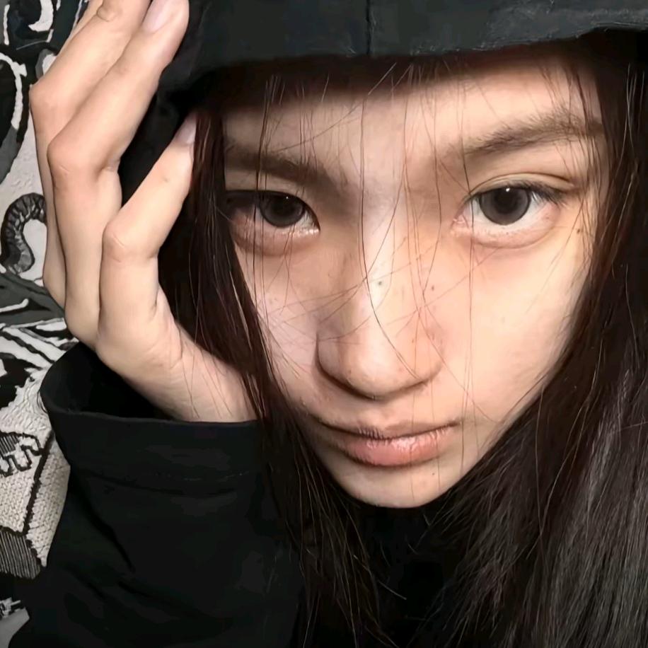 GYf~