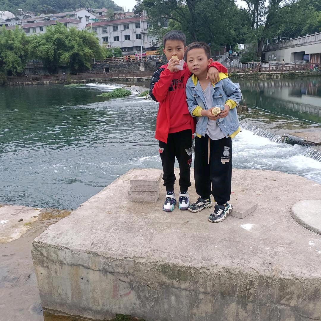 三个小孩的单身爸爸