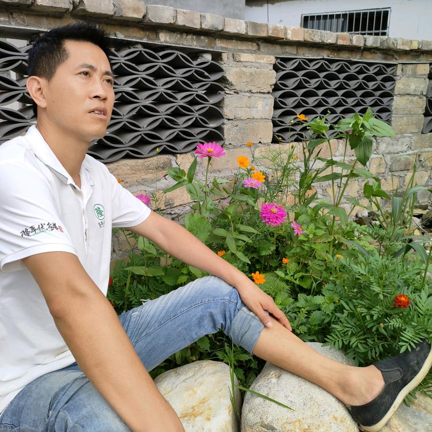 隆平故里拓荒人