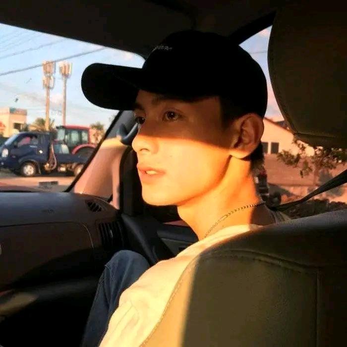 李，