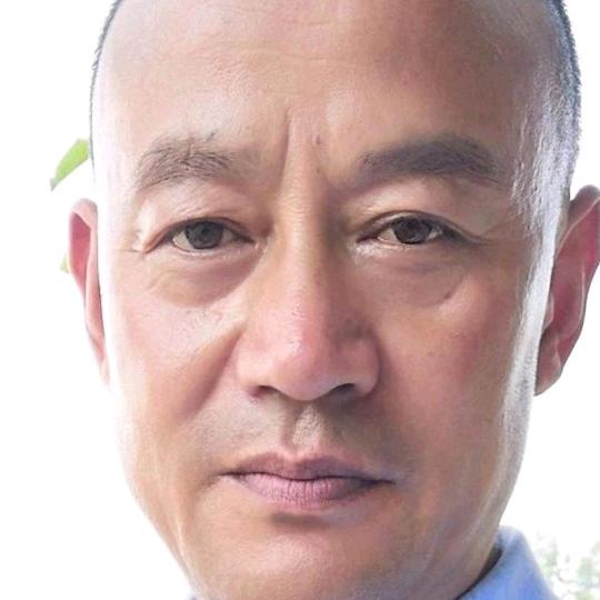李佰何