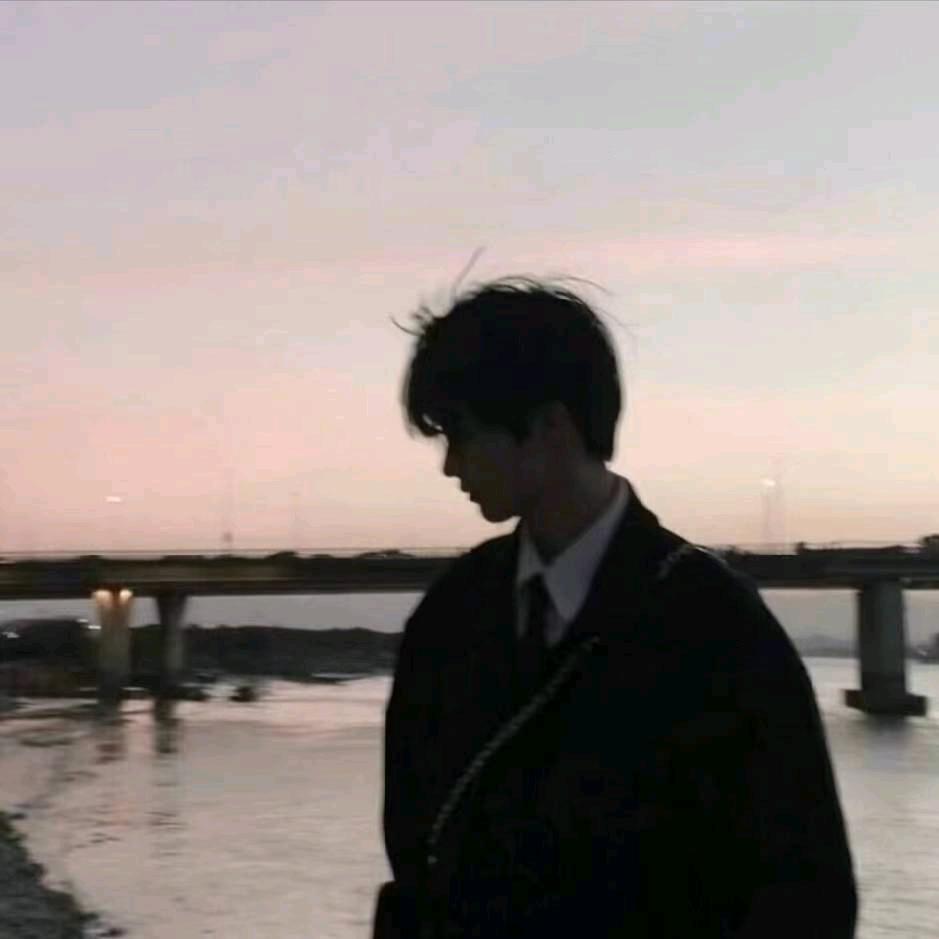 嘉尔穿什么