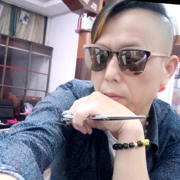 宏伟烫染创始人，