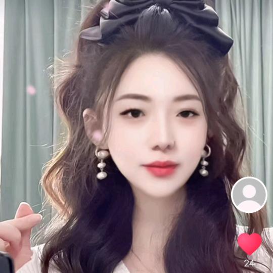 回眸一笑。