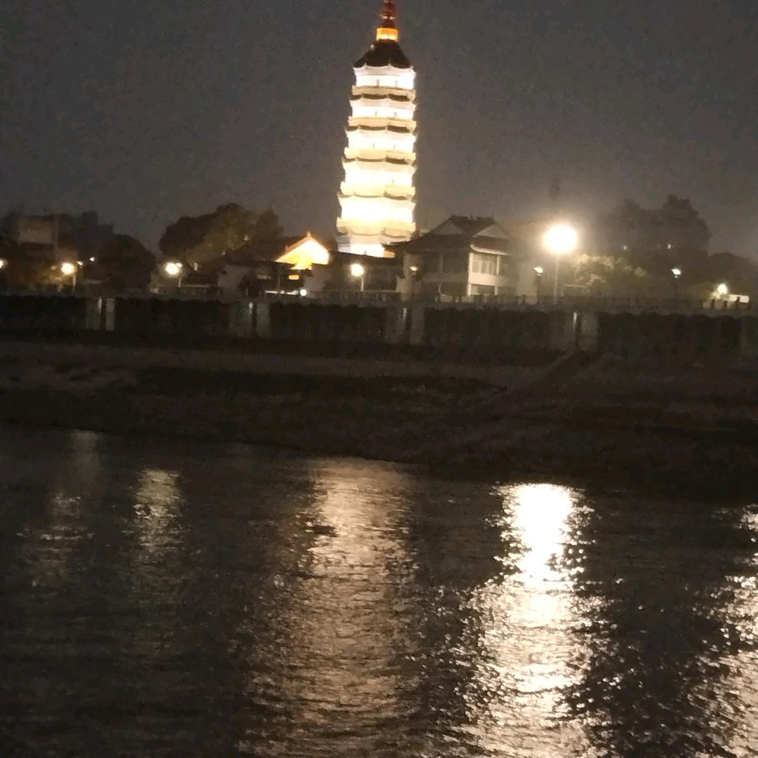 烟雨江畔