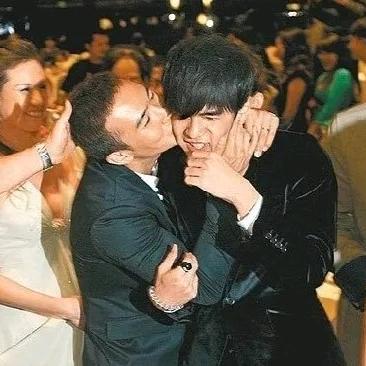 看见我叫我滚去学习