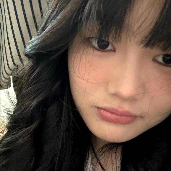 才没有脸红