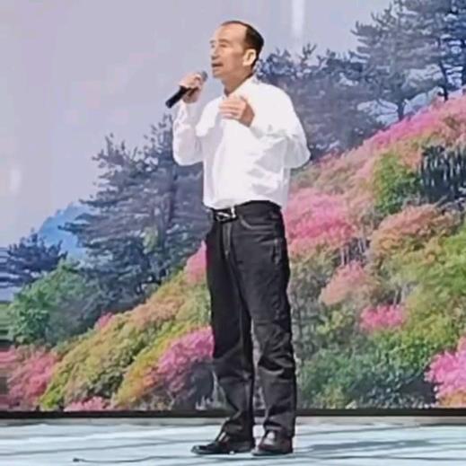 样阳红唱歌