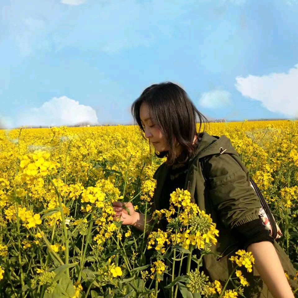 小薇(ง •̀_•́)