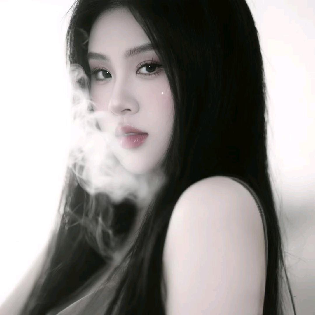 一个爱做美甲的牛马