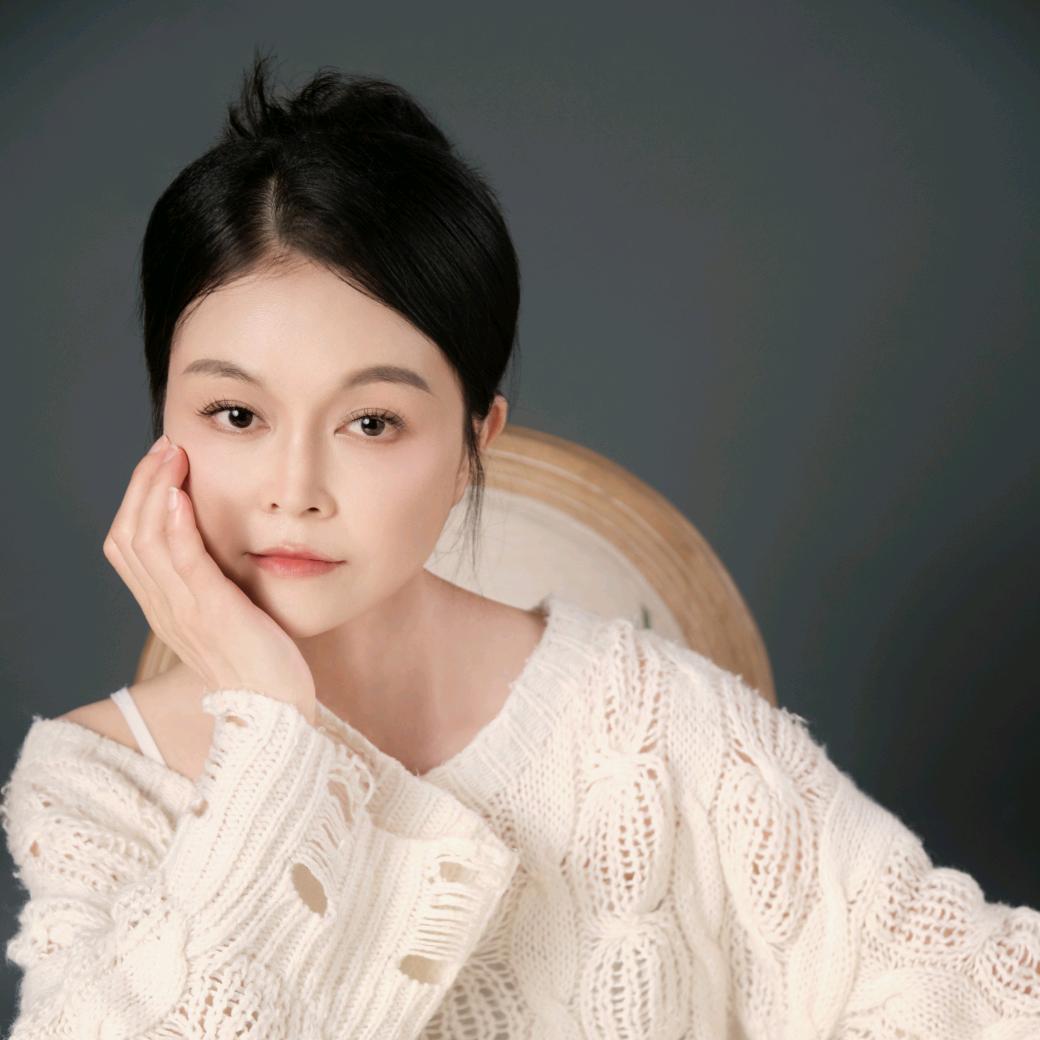 罗莹