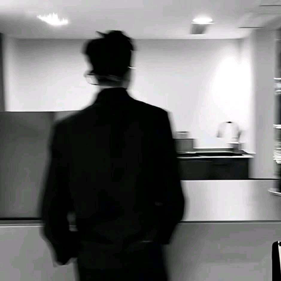 MR.