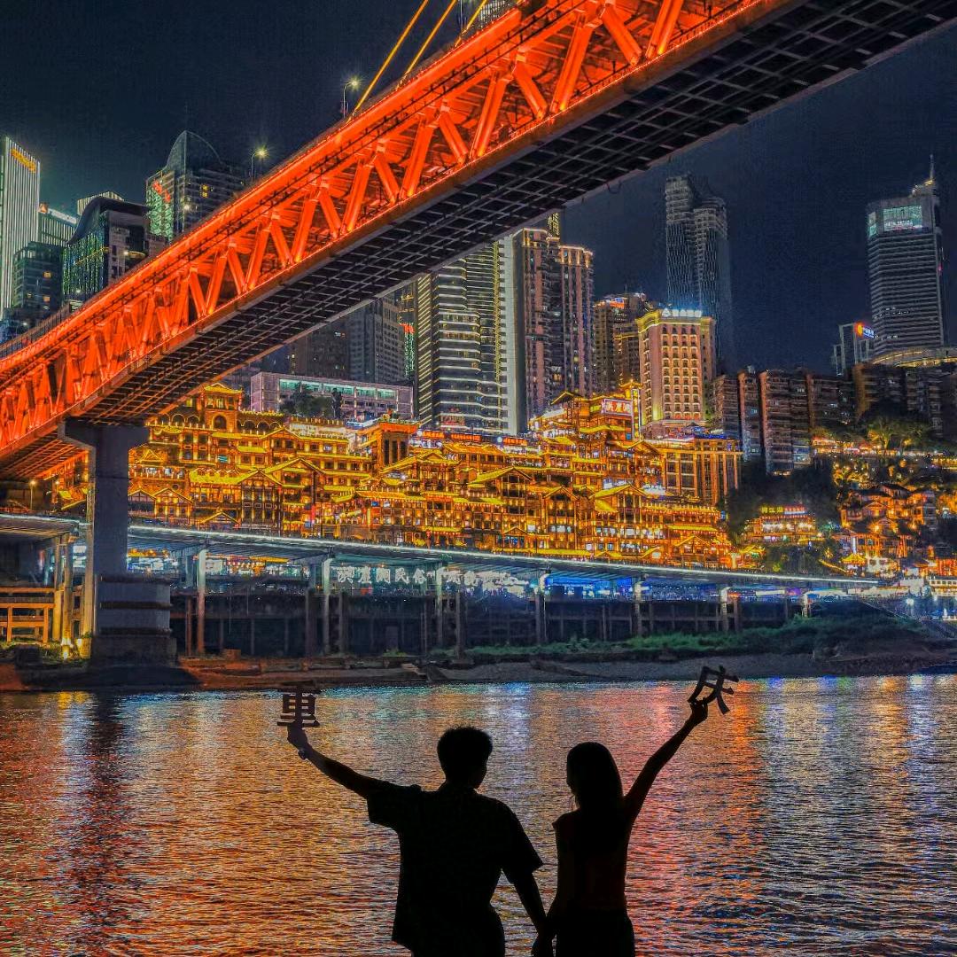 洪崖洞江边夜景拍照📷熊熊