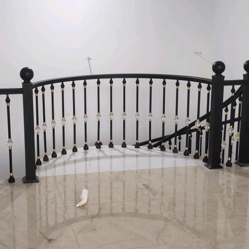 成安小雷，全吕栏杆，实木扶手，不绣钢制作